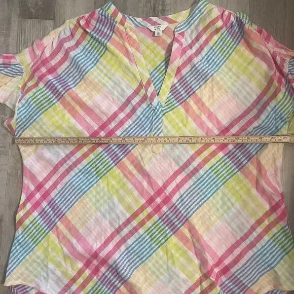 Crown & Ivy Women's Dolman Sleeve Split Neck Plaid Top size Medium - Picture 7 of 13